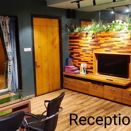 Entire Craftsman House With 2 Bedrooms Kitchen And More Rāipur Exteriör bild
