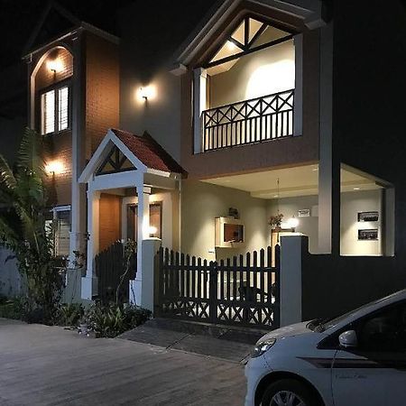 Entire Craftsman House With 2 Bedrooms Kitchen And More Rāipur Exteriör bild