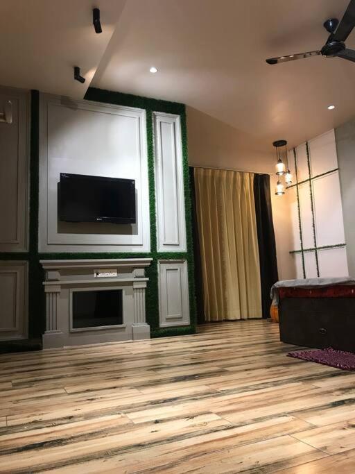Entire Craftsman House With 2 Bedrooms Kitchen And More Rāipur Exteriör bild